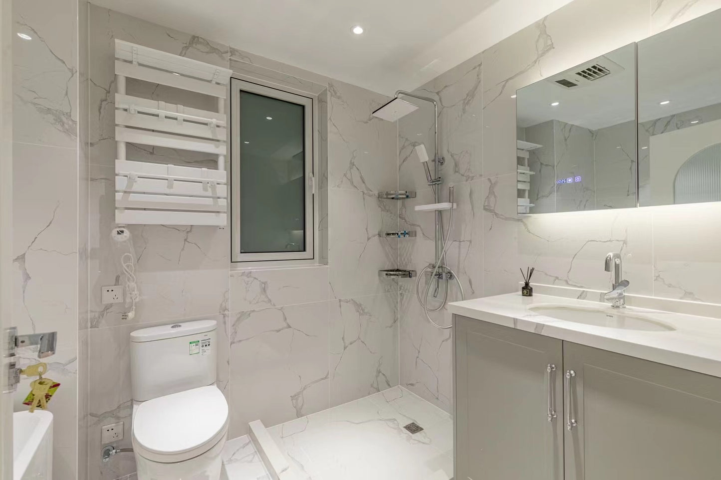 brand new 2br 2bath at xujiahui 徐家汇花园2房带地暖