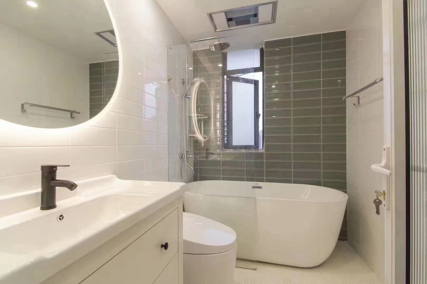 modern 3br apt with river view 苏州河边河景3房