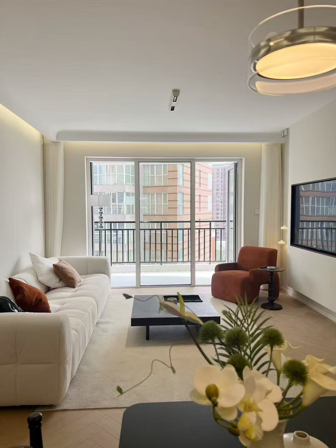 Spacious 3br with floor heating at jingan temple 静安艺阁3房