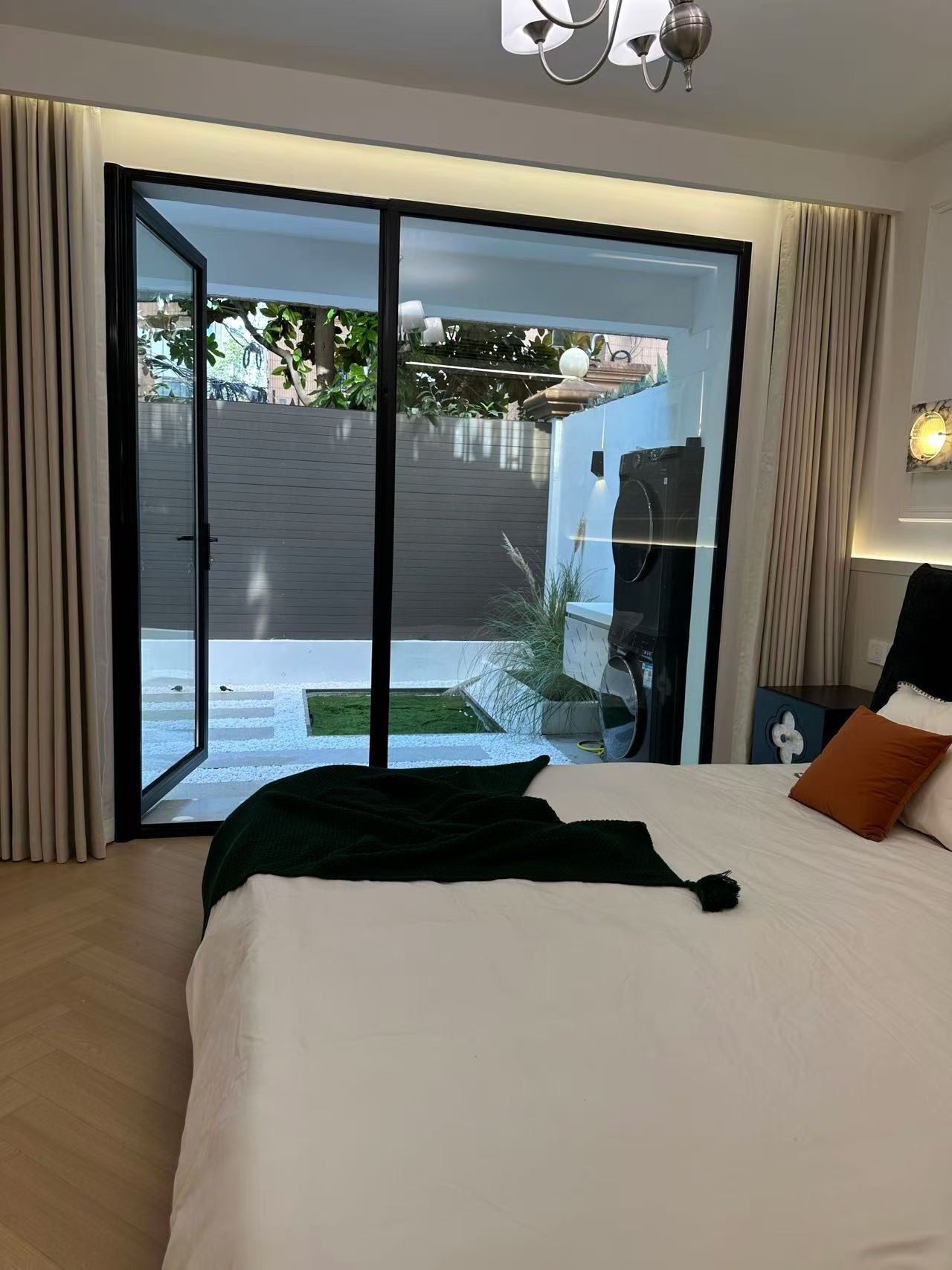 Nice 2br + study apt with garden 凯旋公寓2+1房带花园