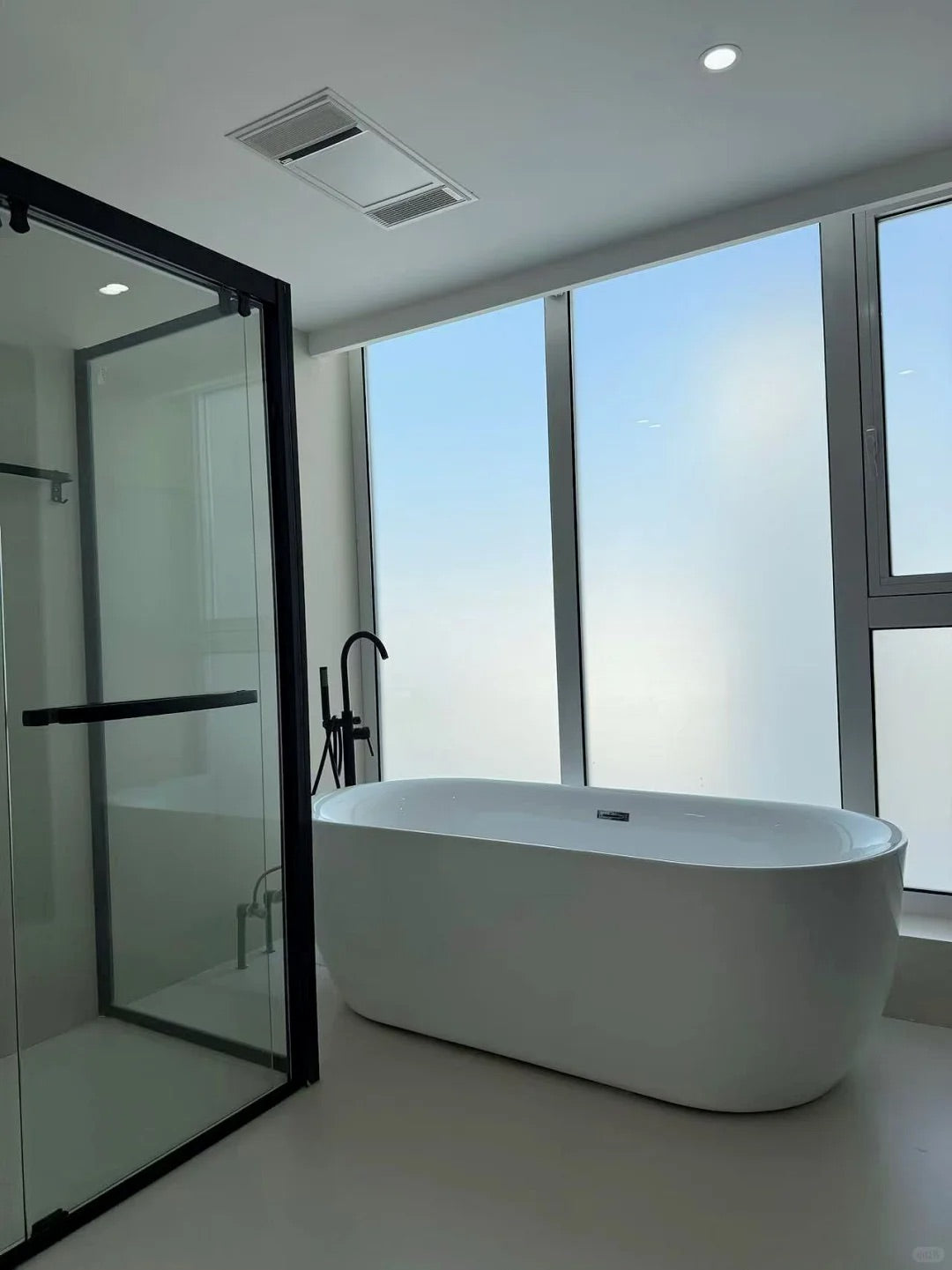 Spacious 4br 200sqm with terrace  古北4房200平米带露台