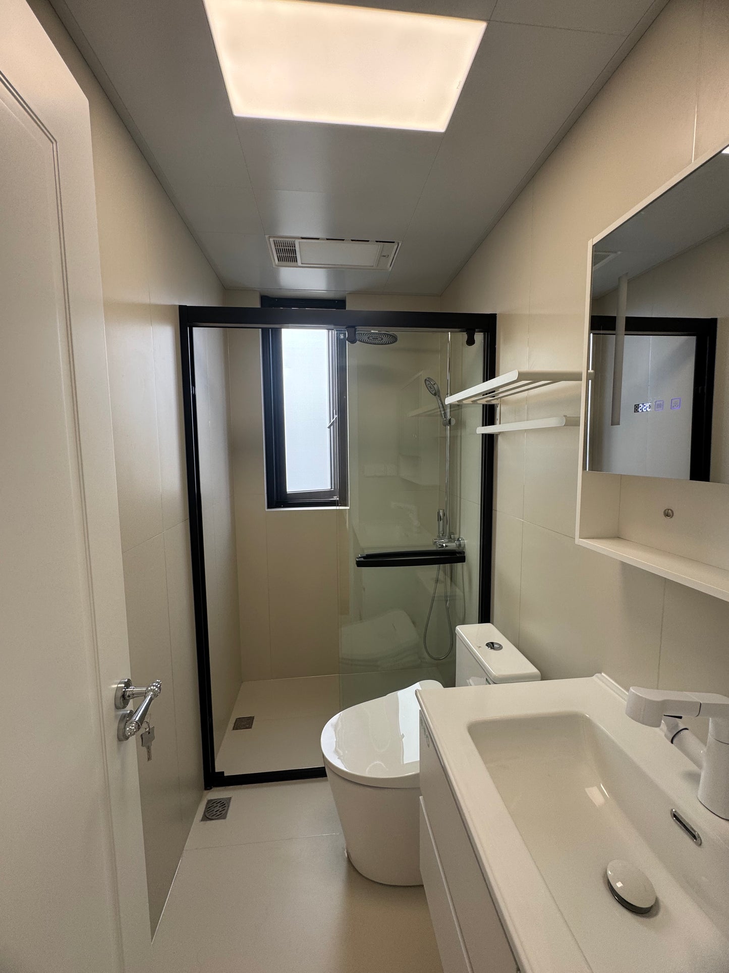 Newly 3br apt in jingan 静安晶华园3房公寓带地暖