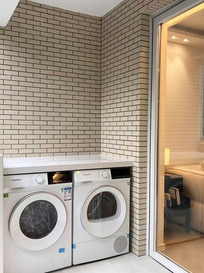 Modern 2br apt with balcony 静安康寓2房带阳台