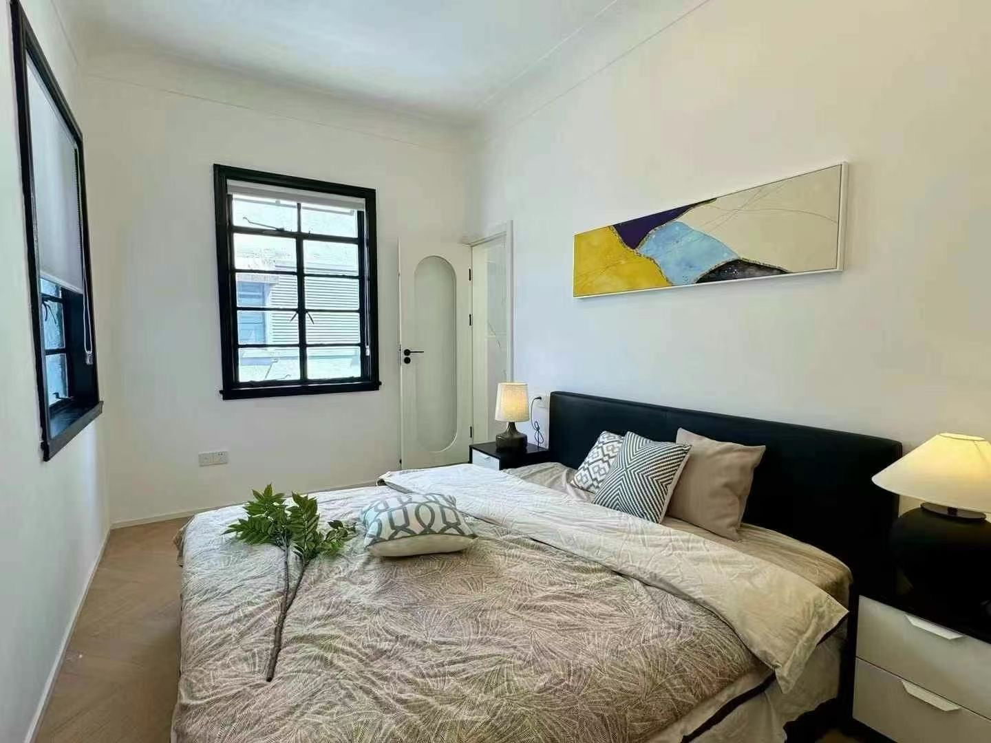 weihai rd 2br apt with terrace  威海路2楼洋房