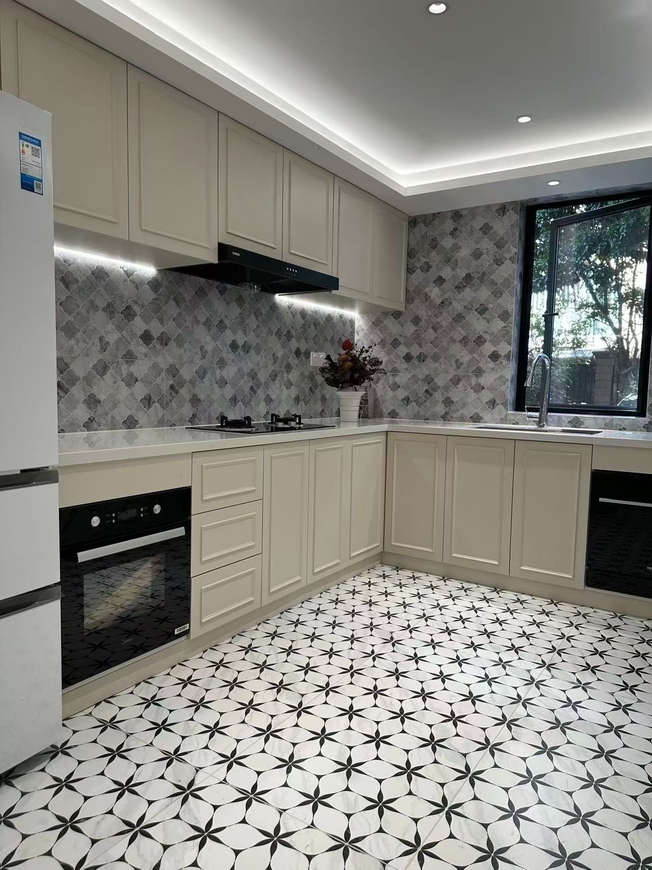 Nice 2br + study apt with garden 凯旋公寓2+1房带花园