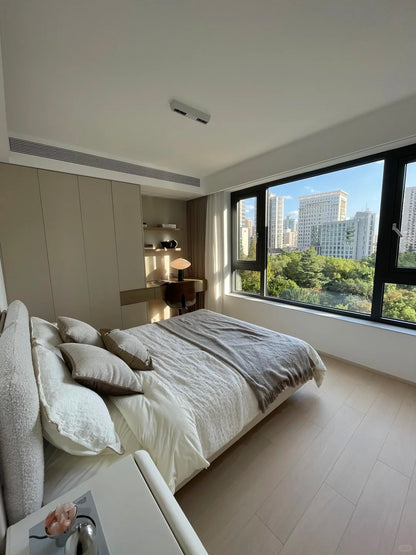 Super 3br 2baths apt at xujiahui 东方曼哈顿3房