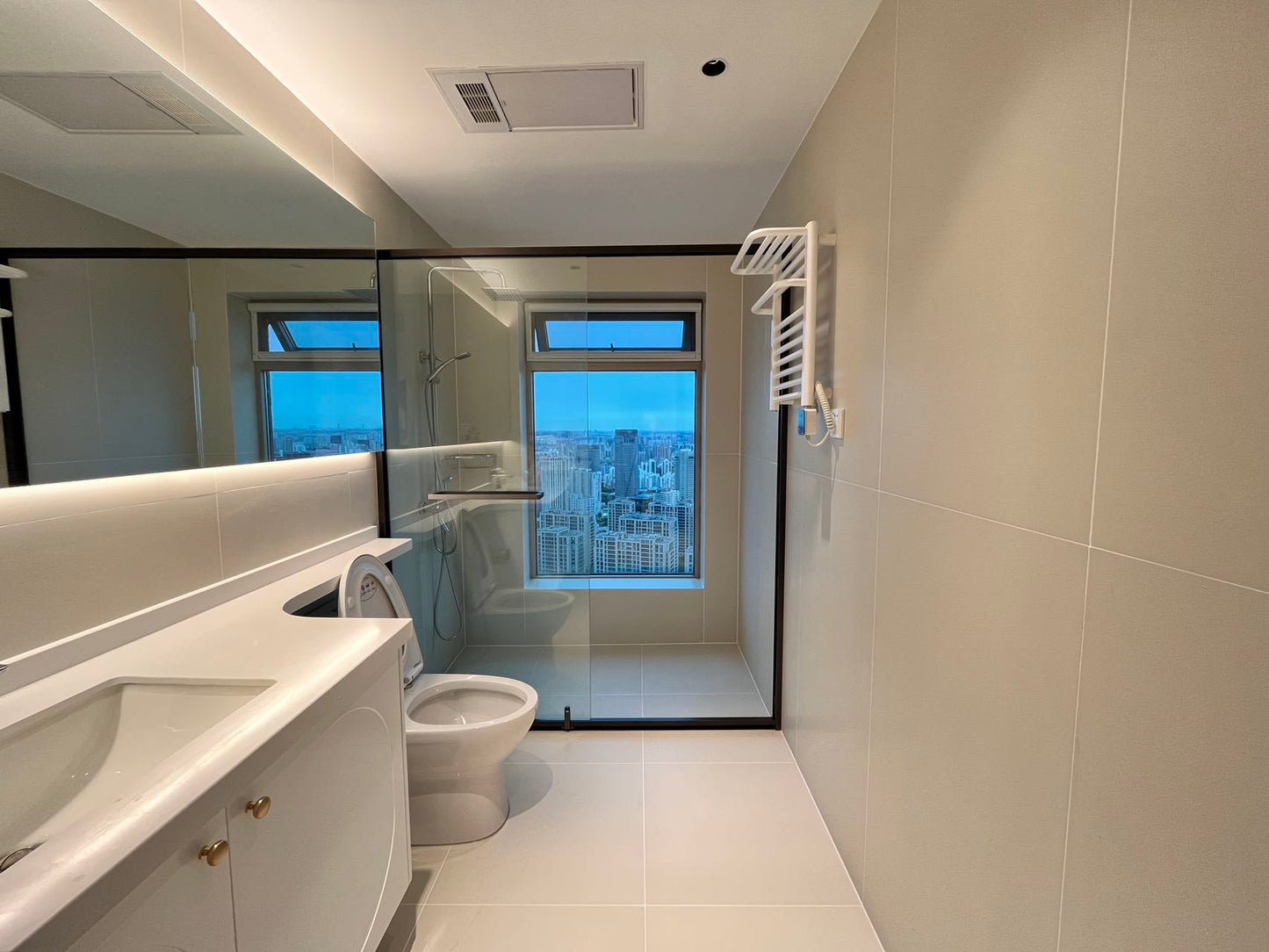 Beautiful 2br apt at Lujiazui  世茂滨江花园2房