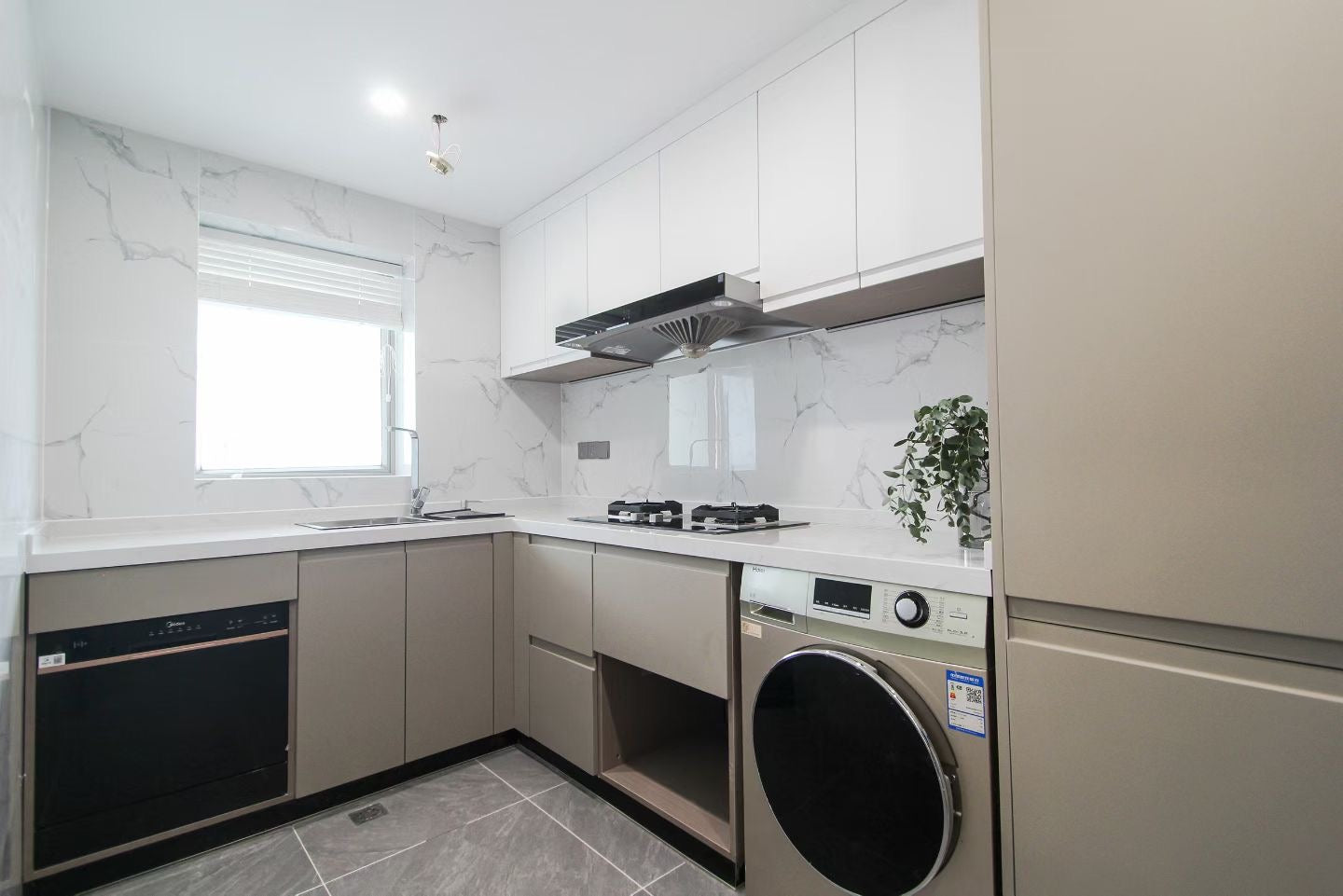 Modern 2br 2baths apt at pudong lujiazui 世茂滨江花园2房