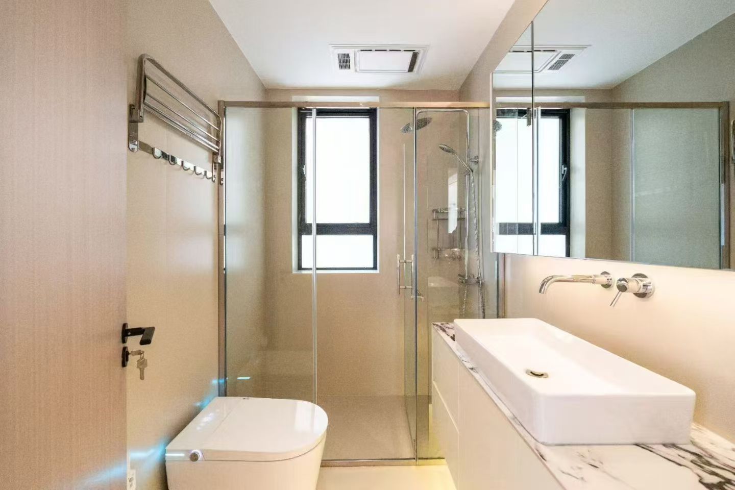 Modern 2br 2baths with balcony  康宁雅庭2+1房