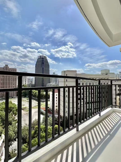 Spacious 3br with floor heating at jingan temple 静安艺阁3房