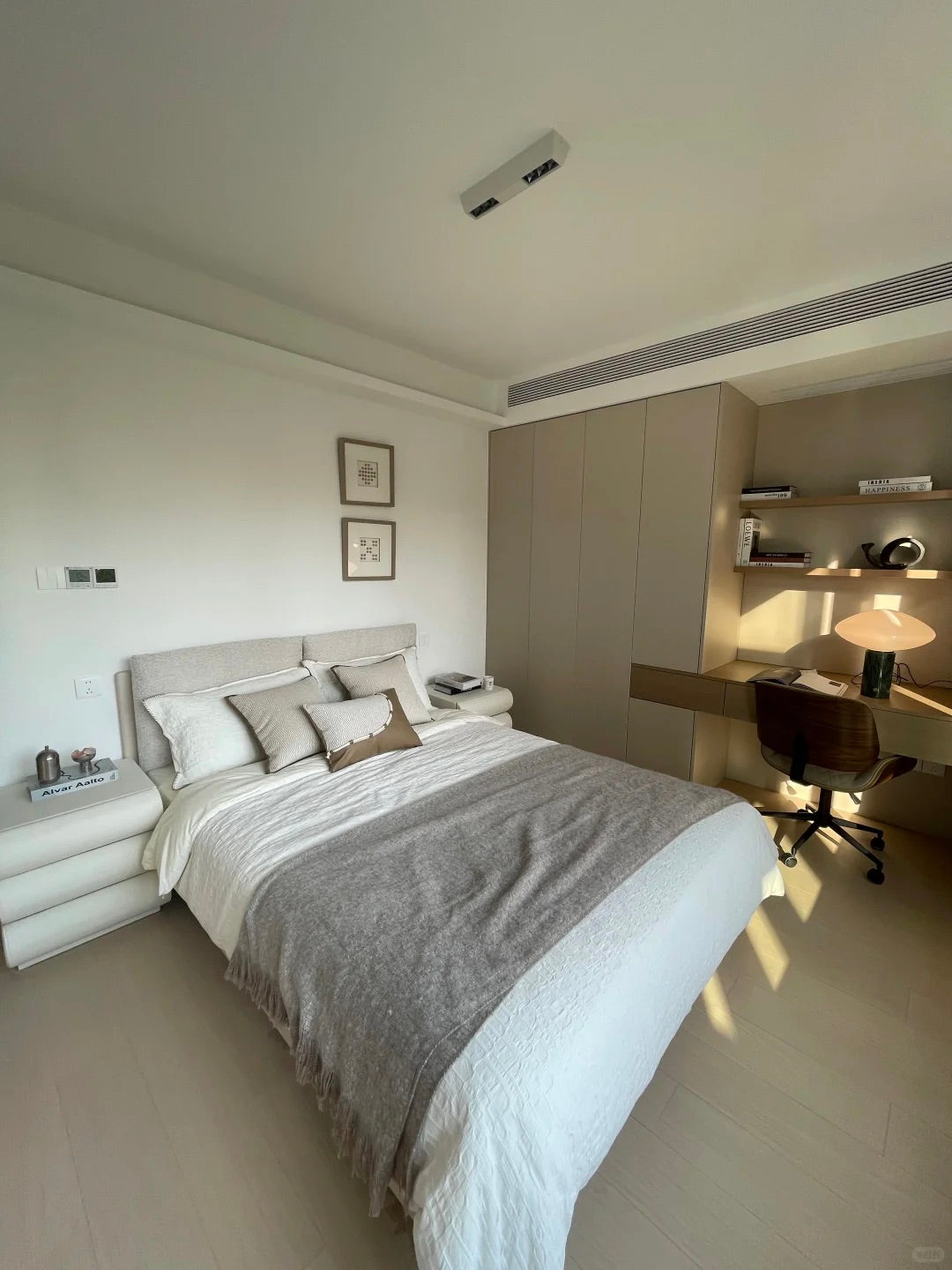 Super 3br 2baths apt at xujiahui 东方曼哈顿3房