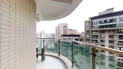 Beautiful 2br apt with balcony 国际丽都2房