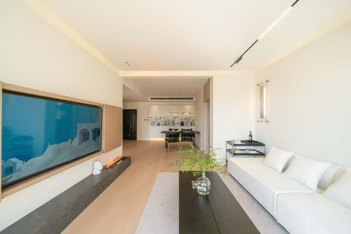 Modern 2br 2baths with balcony  康宁雅庭2+1房