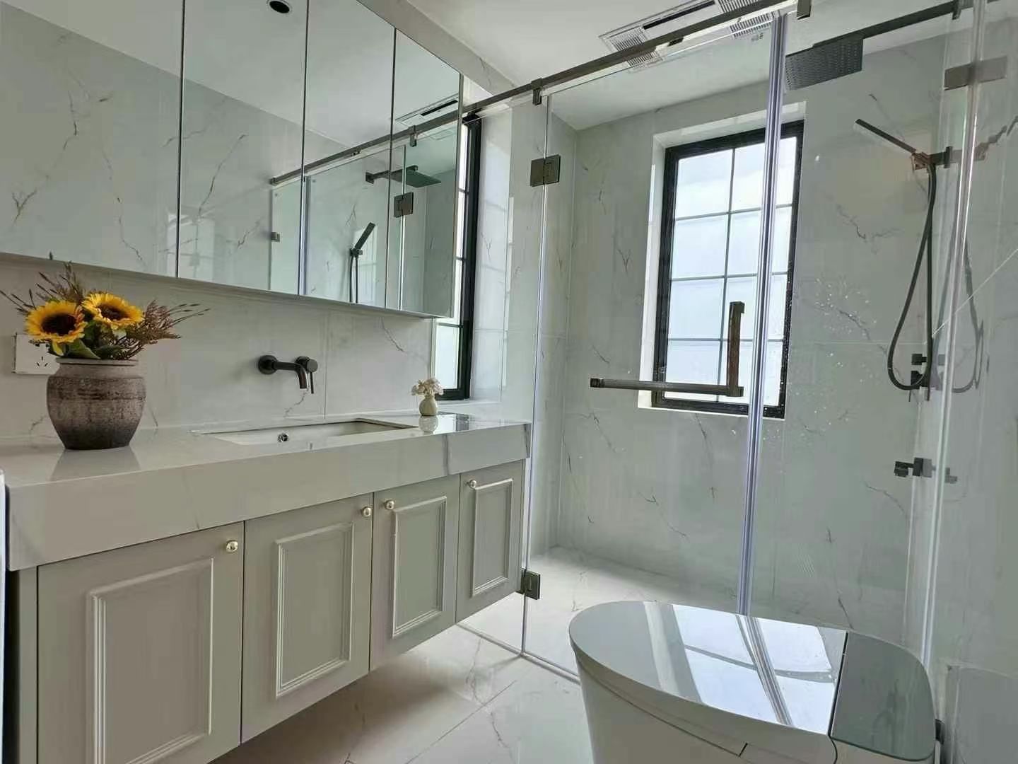 weihai rd 2br apt with terrace  威海路2楼洋房