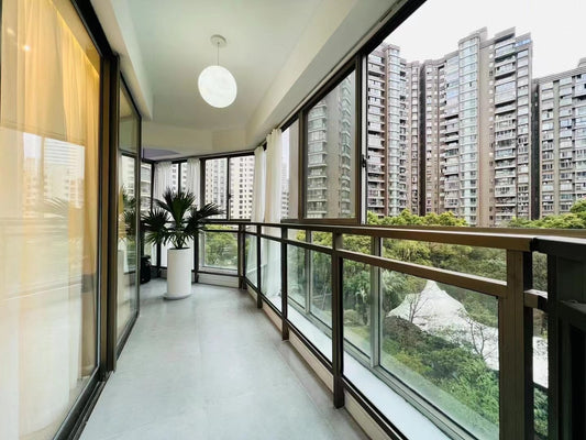 Modern 4br apt at changshou rd 苏堤春晓4房