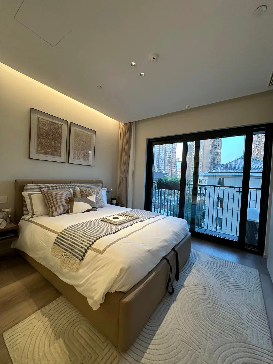 The spark service apt in Jingan   驻在星耀静安服务公寓