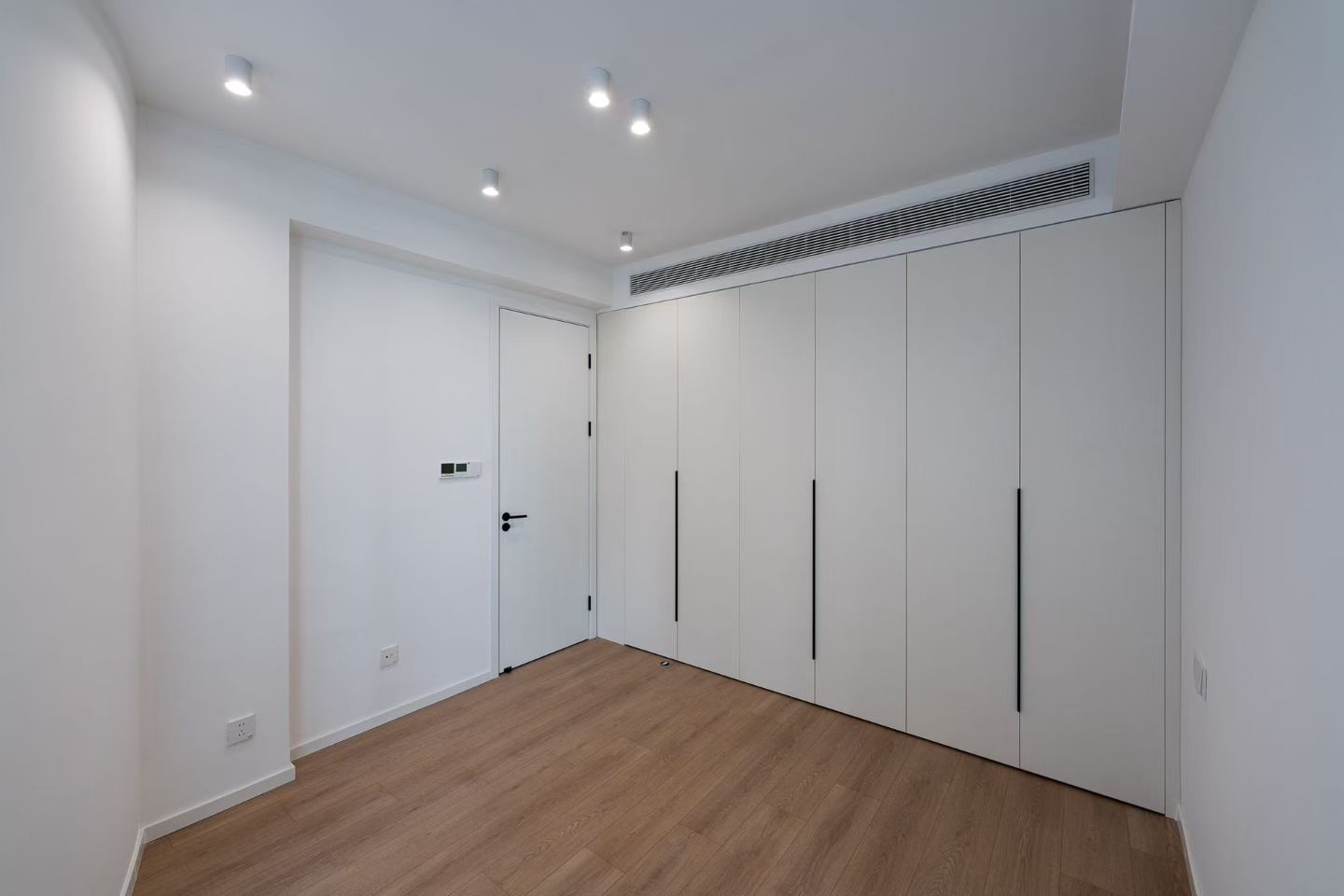 modern 2br apt with river view 耀江花园2房江景