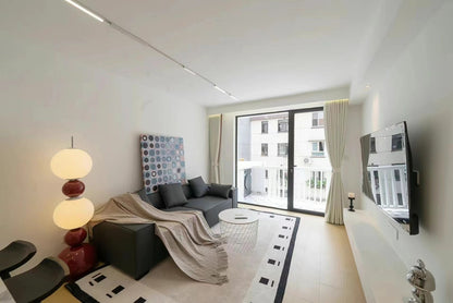 Newly 1br with Balocny floor heating 昭华东路1房