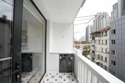 Newly 1br with Balocny floor heating 昭华东路1房