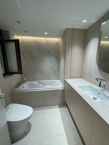 Super 3br 2baths apt at xujiahui 东方曼哈顿3房