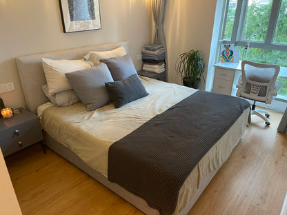 Modern 3br apt / free gym and pool 静安枫景3房