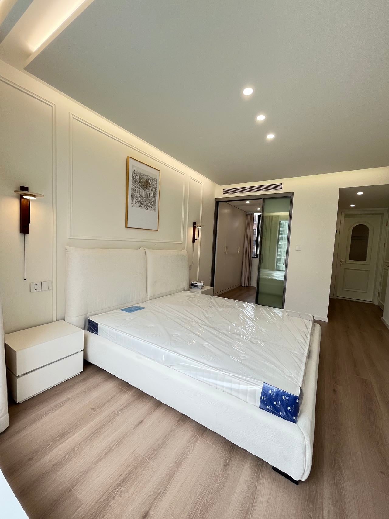 modern 3br 2baths apt at Xujiahui 福源汇居3房