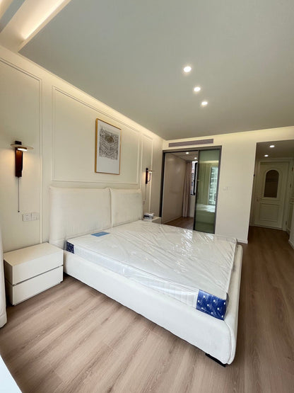 modern 3br 2baths apt at Xujiahui 福源汇居3房
