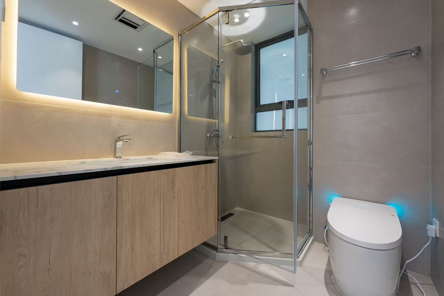 modern 2br apt with river view 耀江花园2房江景