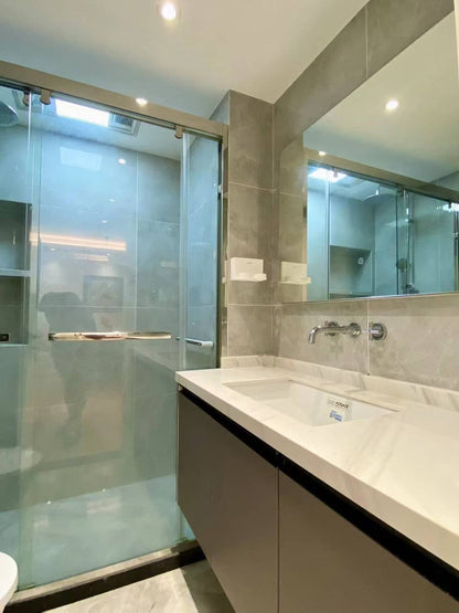 modern 1br apt at xujiahui 东方曼哈顿1房