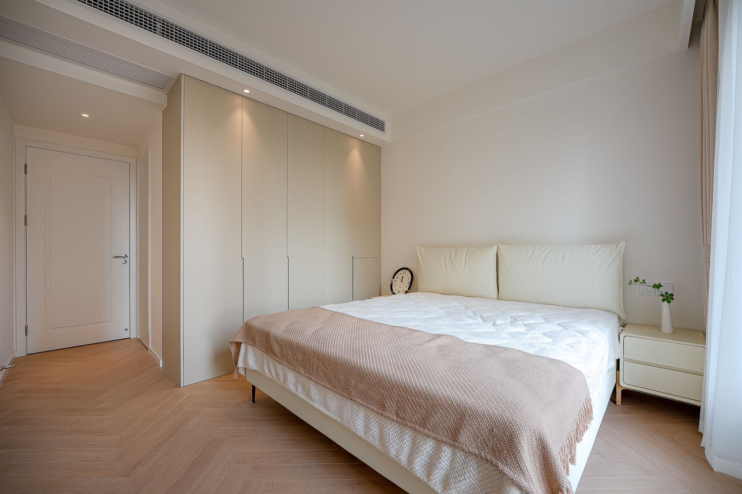 Modern 2br 2baths apt at tianshan oasis riviera 天山河畔2房