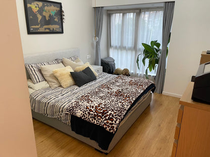 Modern 3br apt / free gym and pool 静安枫景3房