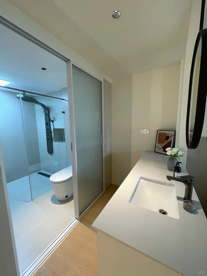 Sunny 2BR + walk in closet at people square   雅州公寓2+1房