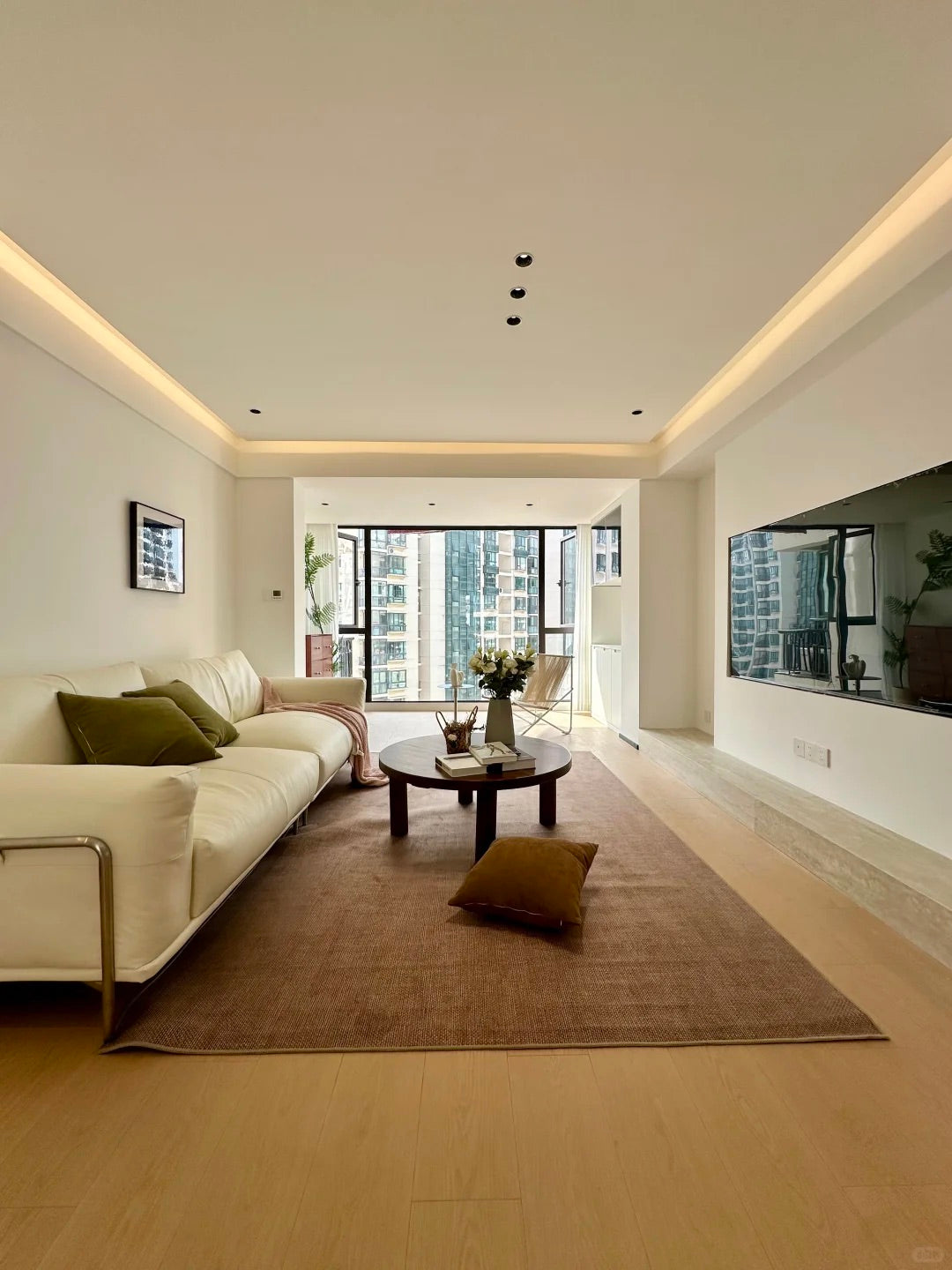 Newly 2br beside Suzhou river 中远两湾城2房