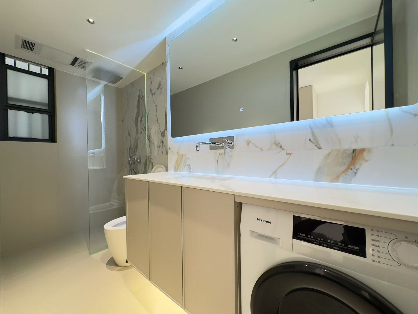 modern 1br at west Nanjing rd balcony 南阳大楼1房