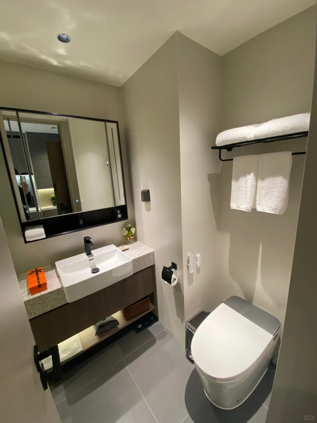 Modena service apt in Yangpu 辉盛名致服务公寓五角场