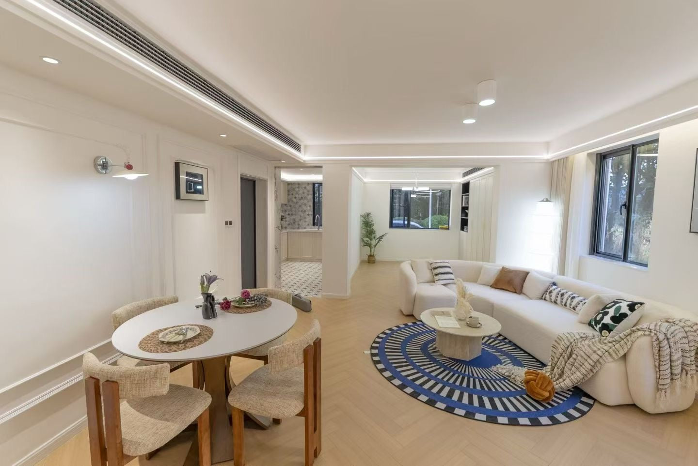 Nice 2br + study apt with garden 凯旋公寓2+1房带花园