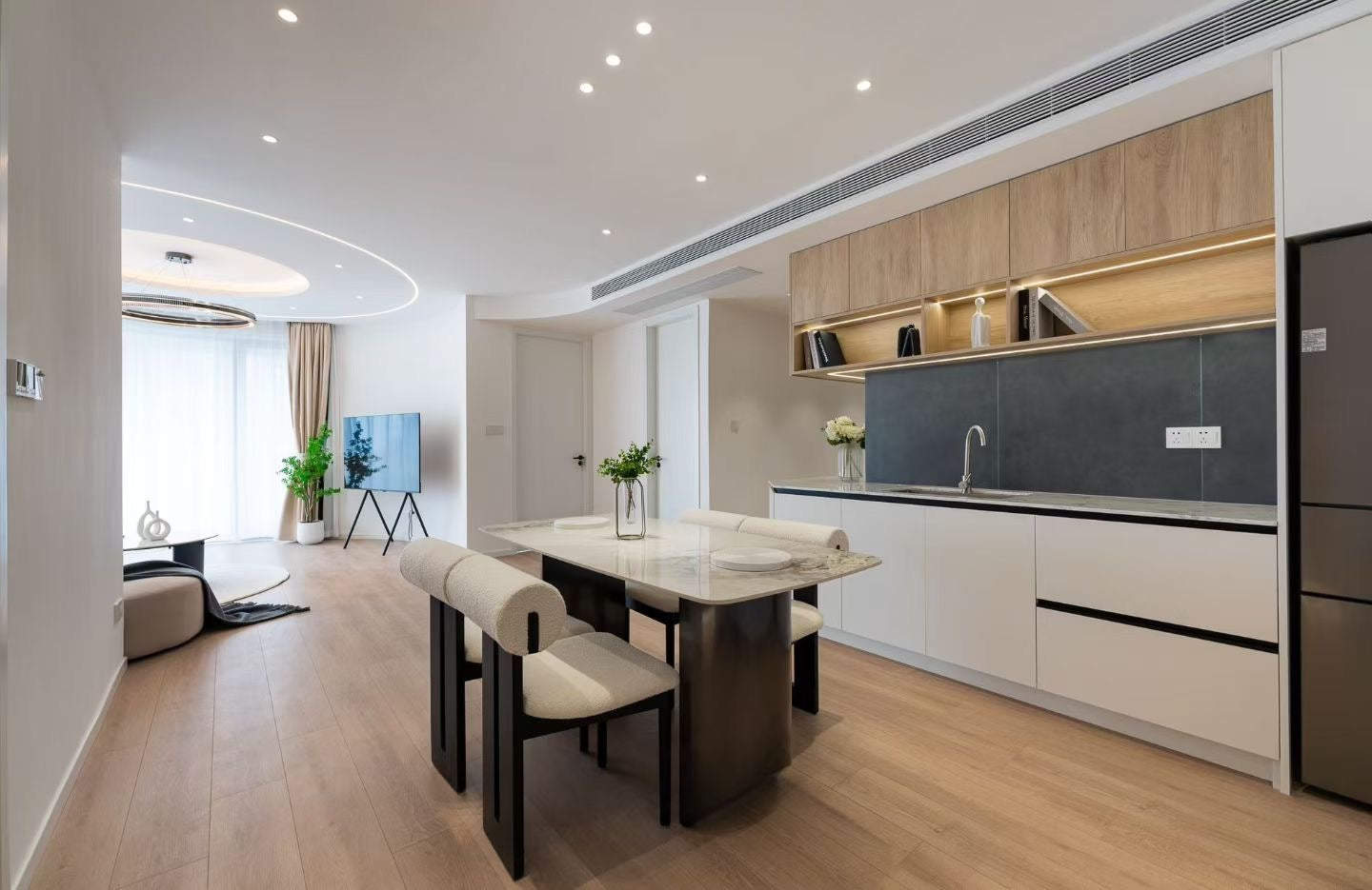 modern 2br apt with river view 耀江花园2房江景