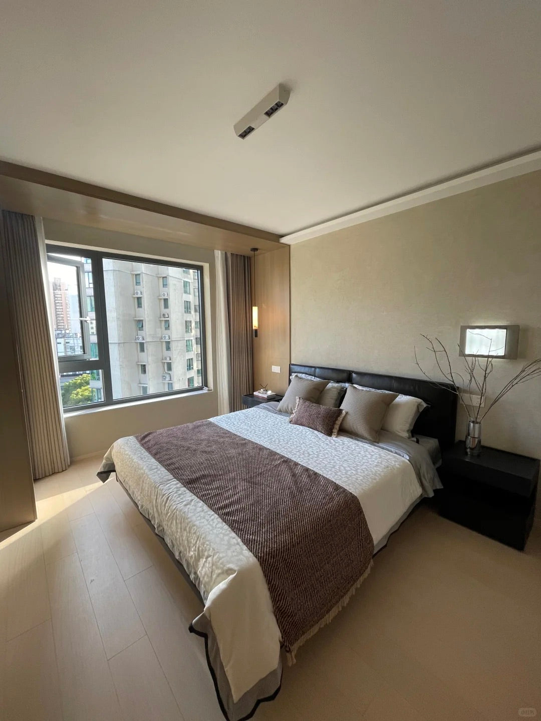 Super 3br 2baths apt at xujiahui 东方曼哈顿3房