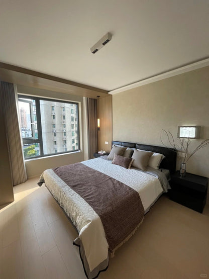 Super 3br 2baths apt at xujiahui 东方曼哈顿3房