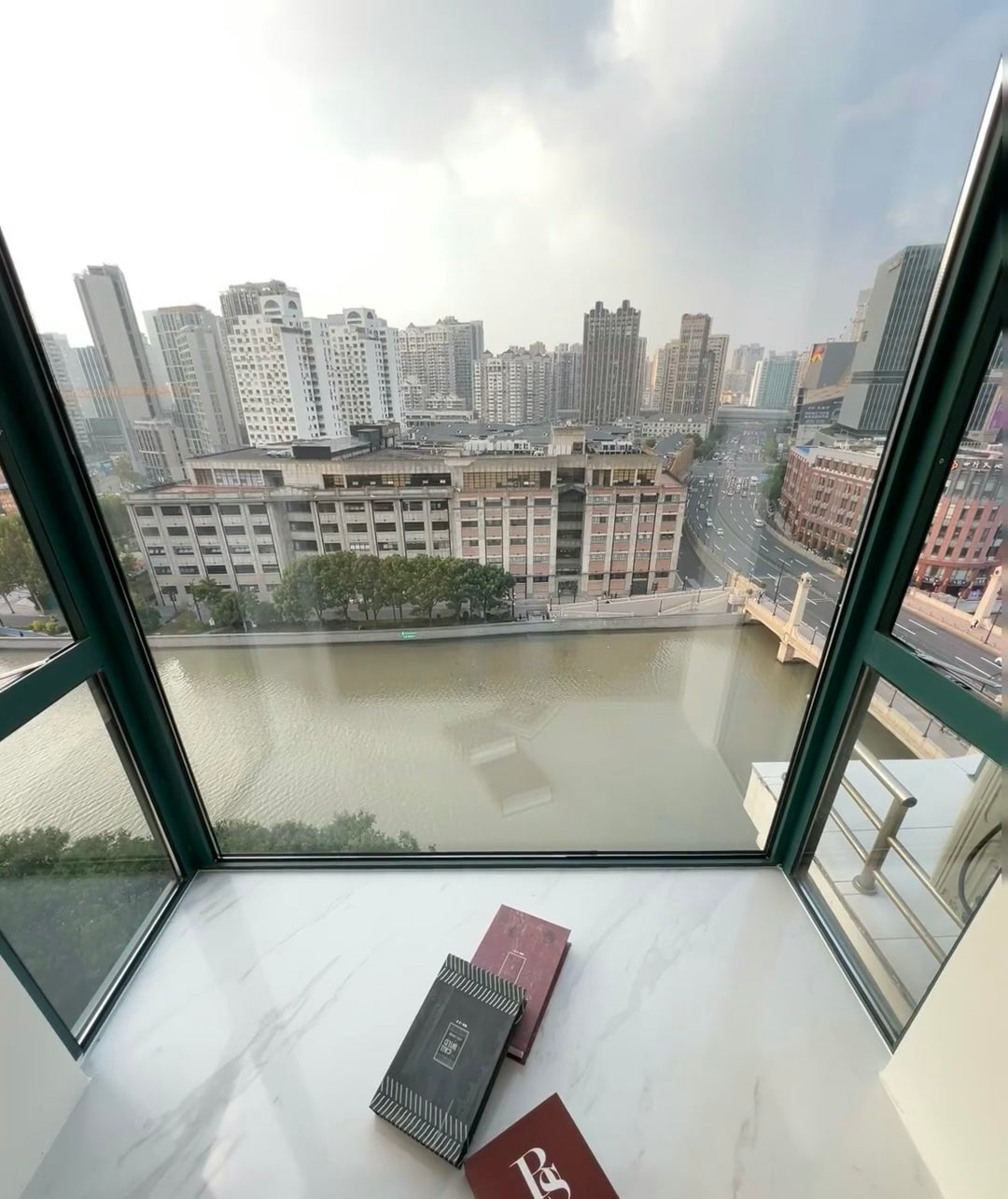 Modern 3br with river view 人民广场新闸路3房带河景