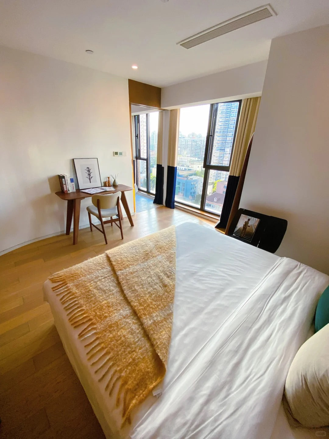 Base binjiang Service apt, Huangpu  黄浦base滨江服务公寓