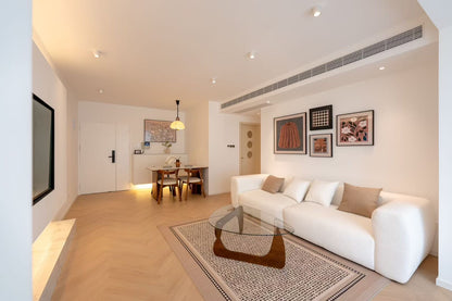 modern 3br 2baths apt at xujiahui 东方曼哈顿3房