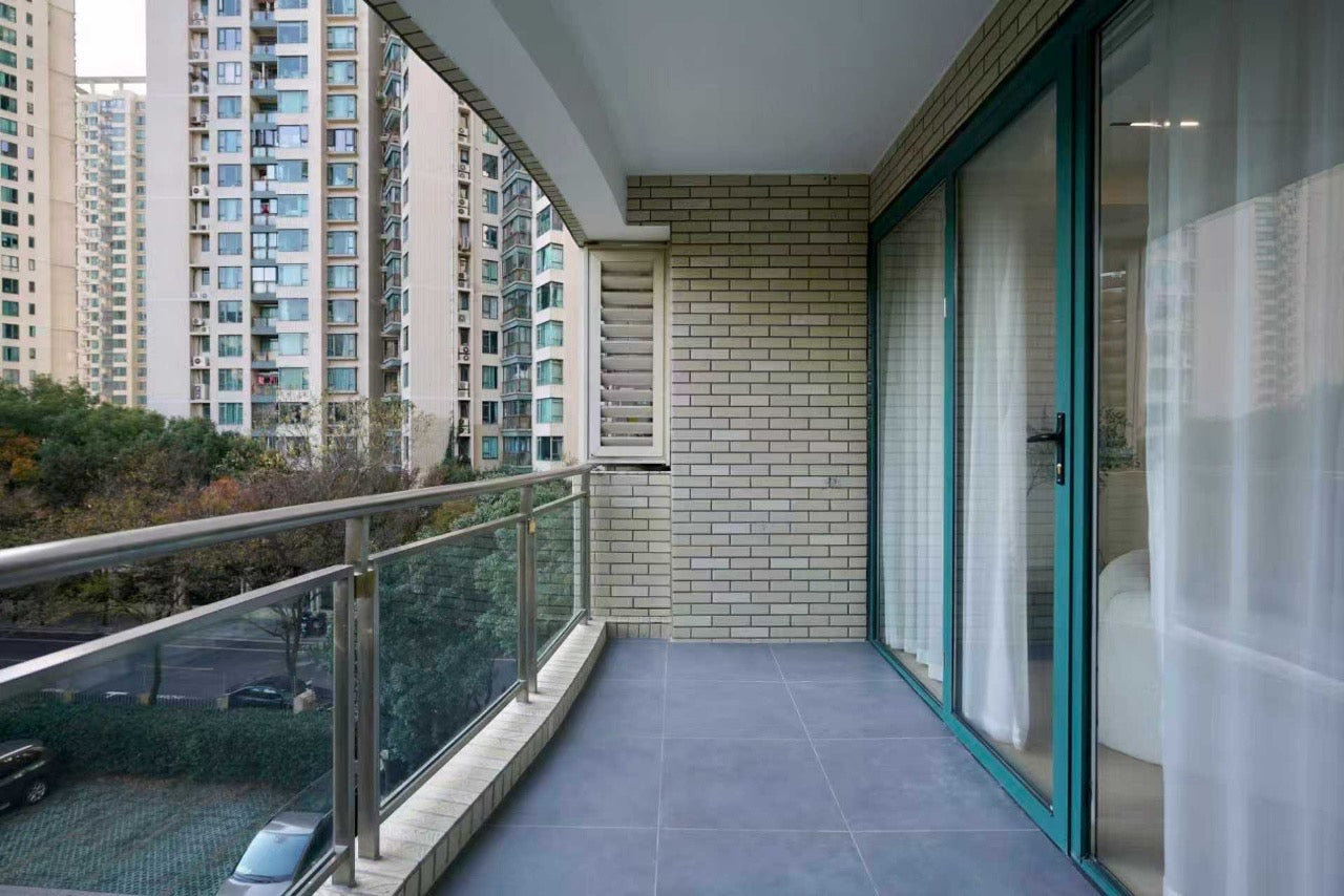 Super 3br 2baths apt at xujiahui 东方曼哈顿3房
