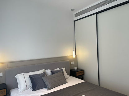 Modern 3br 2baths apt at the bund 外滩海琪园漂亮3房