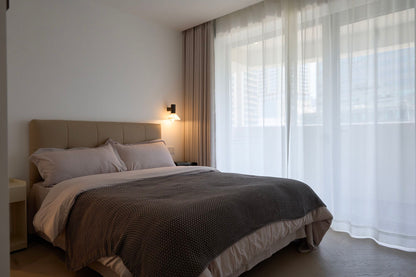 Newly 3br apt at west nanjing rd 嘉发大厦3房