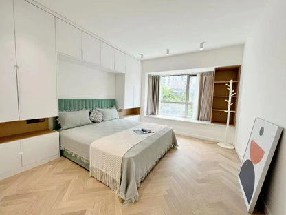 Nice 3br Apt in 8 park Avenue 静安豪景3房