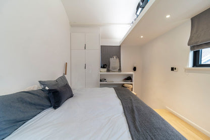 gaoan rd 1br with terrace 高安路1房带阳台