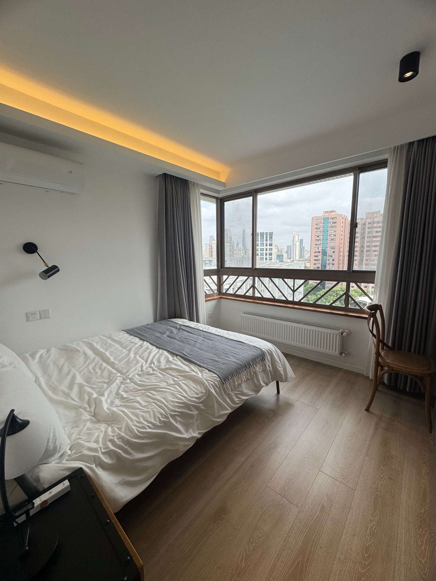 Nice 3br Apt with balcony / south Shanxi rd 陕西南路3房带阳台