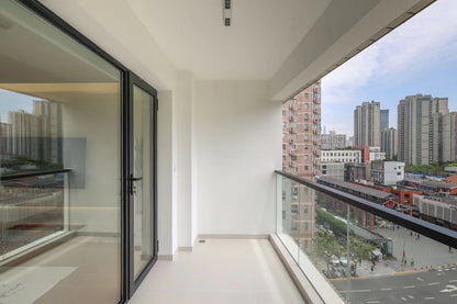 Newly 2br with balcony in Jingan 静安凤凰苑2房新装修