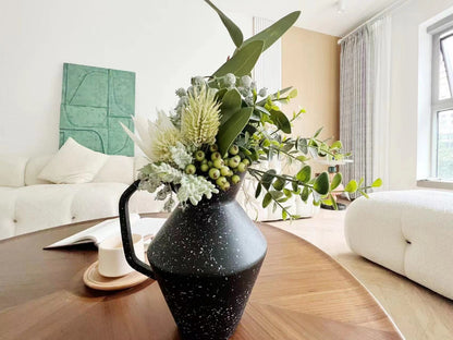 Nice 3br Apt in 8 park Avenue 静安豪景3房